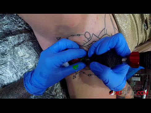 ❤️ Itin tatuiruota karšta Sully Savage gavo tatuiruotę ant savo klitorio ️  Seksas prie porno lt.xxxwownet.ru ❌️❤